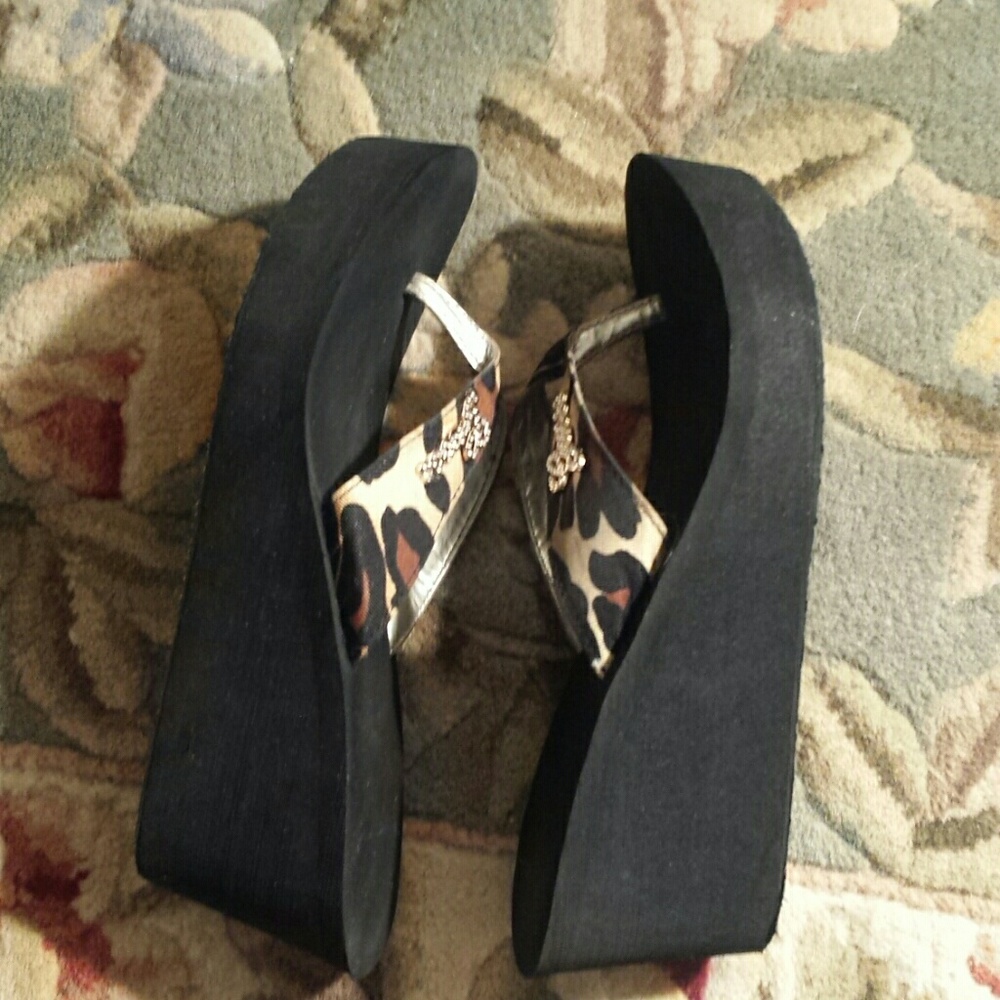 Guess thong shoes